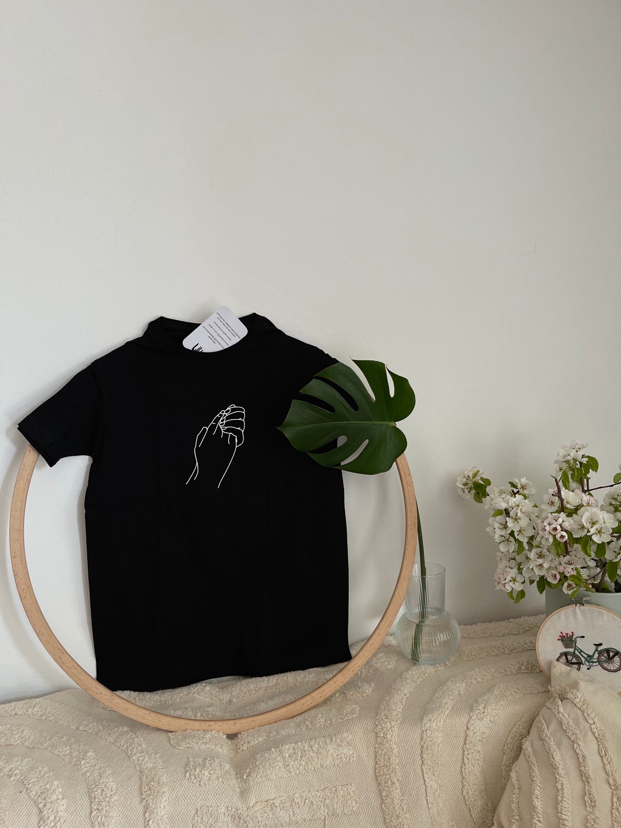 schwarzes T-Shirt "Ich halte dich" bedruckt mit kurzem Arm