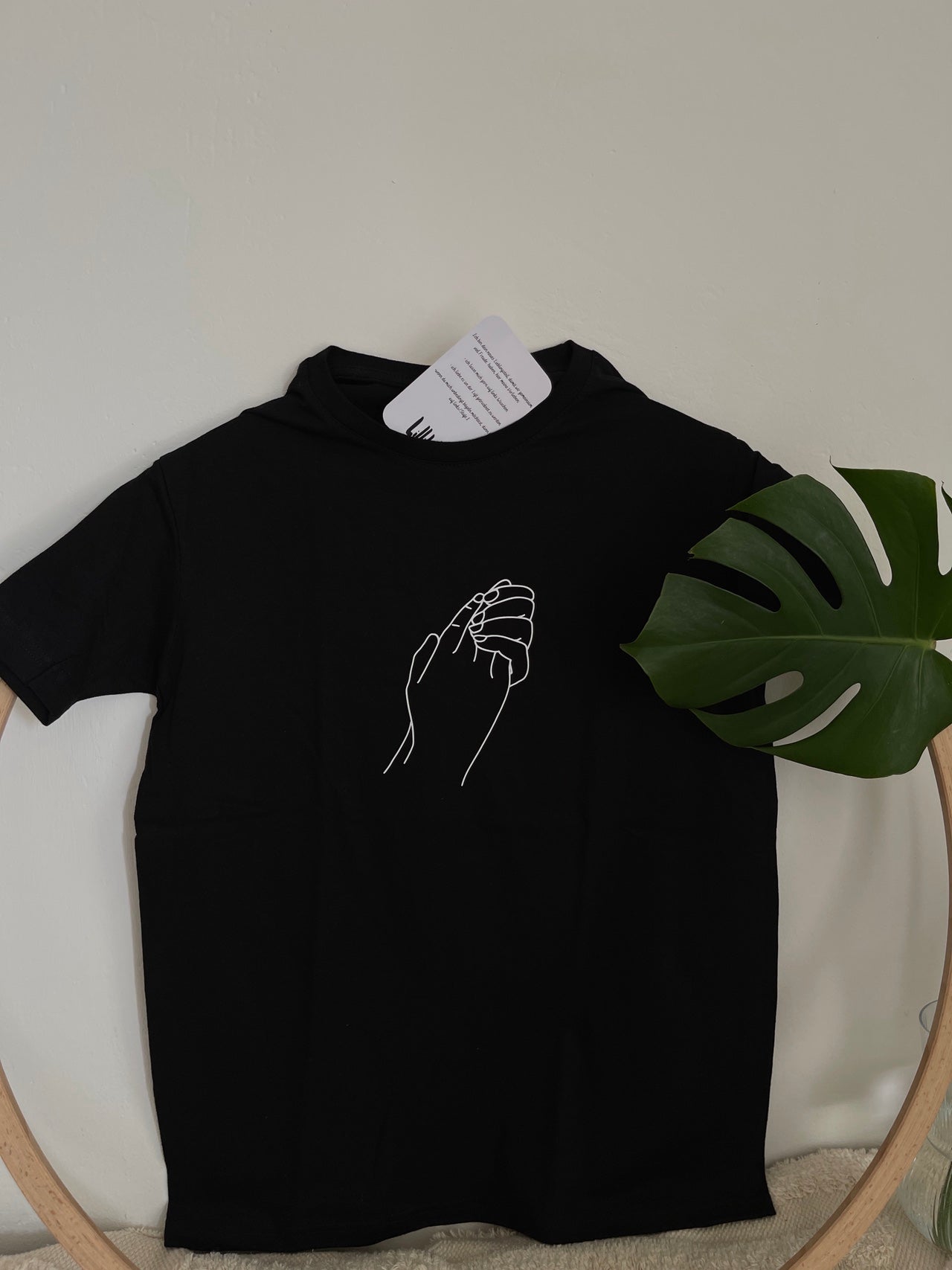schwarzes T-Shirt "Ich halte dich" bedruckt mit kurzem Arm