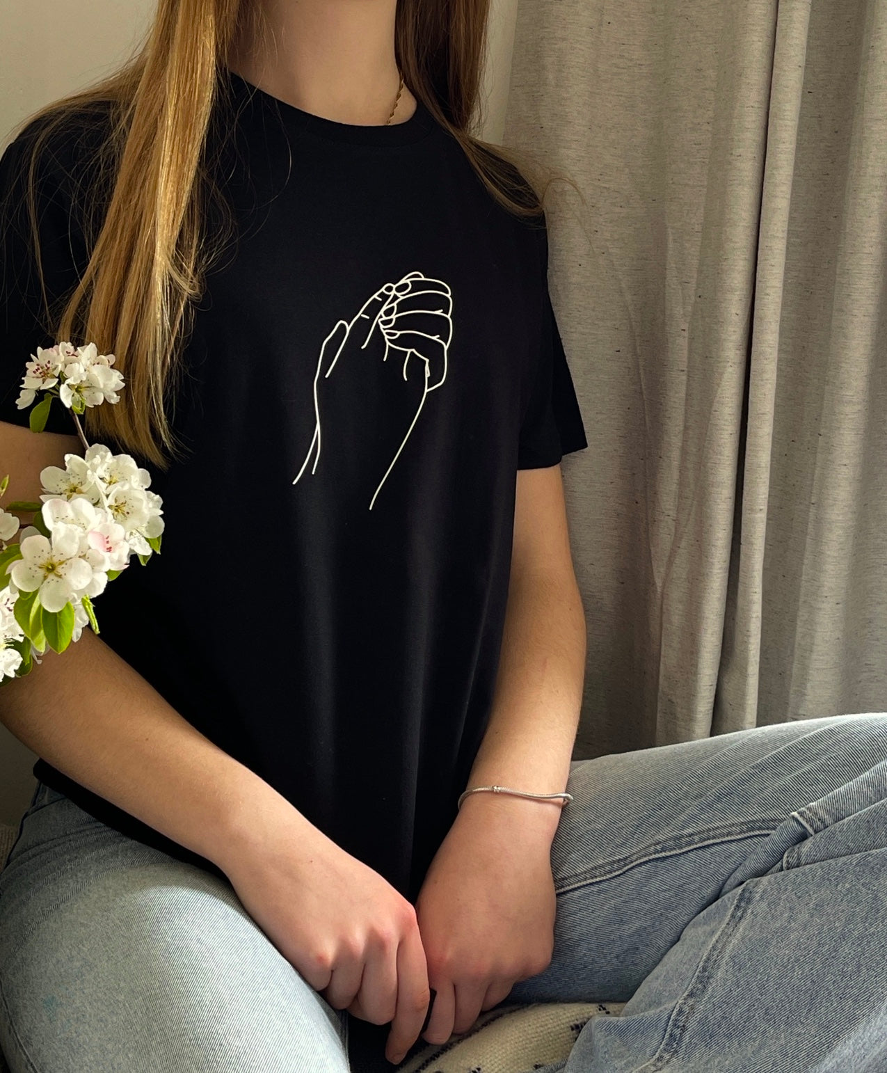 schwarzes T-Shirt "Ich halte dich" bedruckt mit kurzem Arm