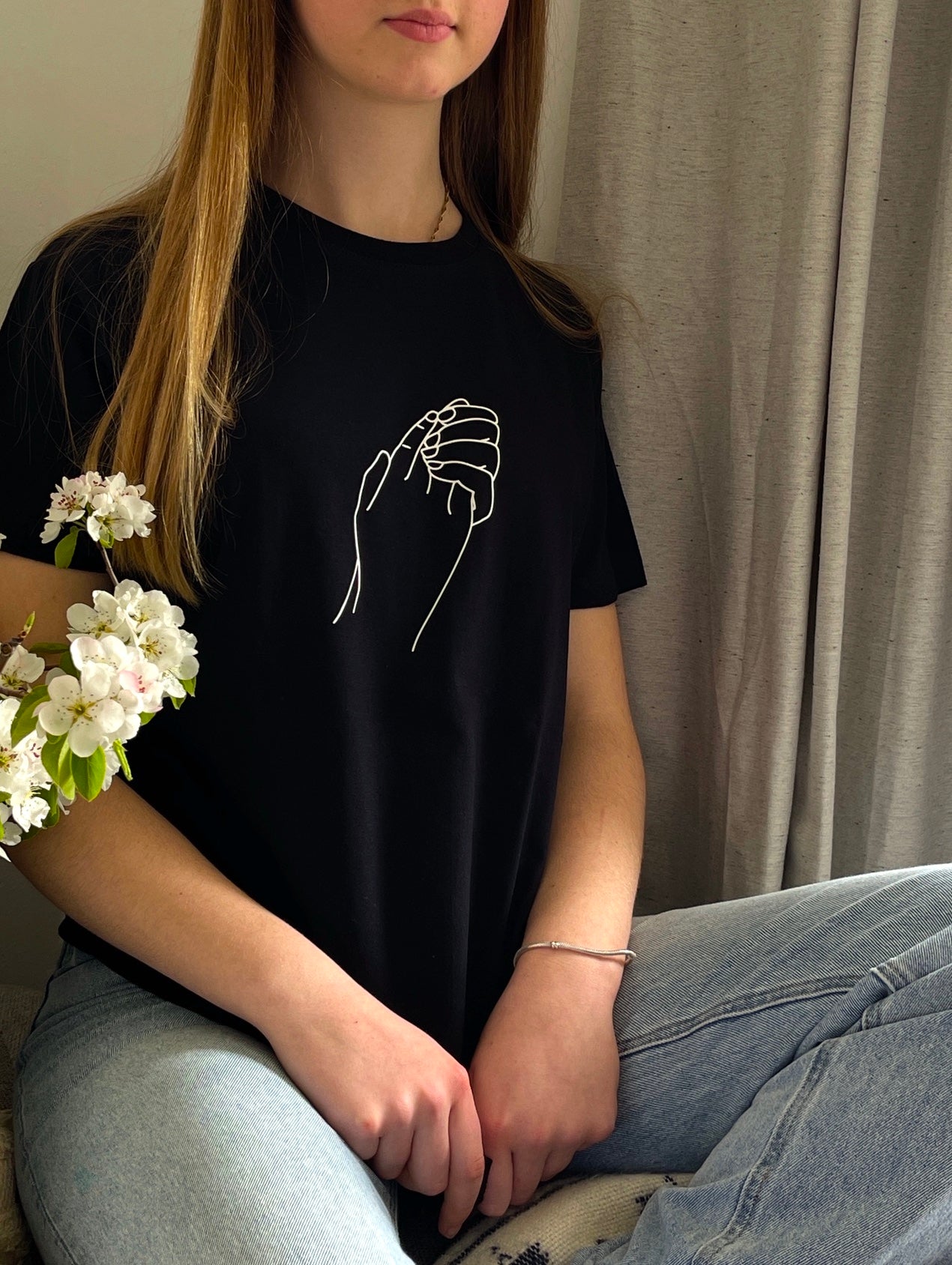 schwarzes T-Shirt "Ich halte dich" bedruckt mit kurzem Arm