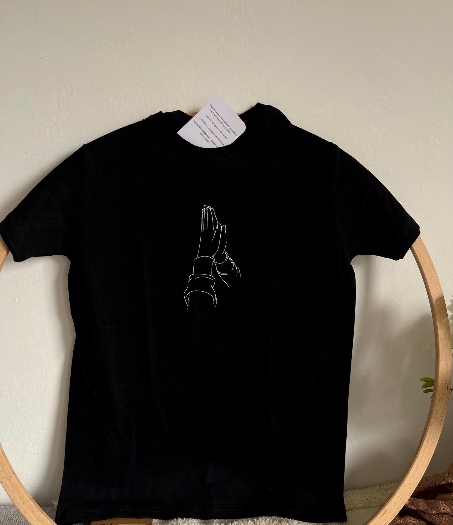 schwarzes T-Shirt bedruckt "Dankbarkeit" mit kurzem Arm
