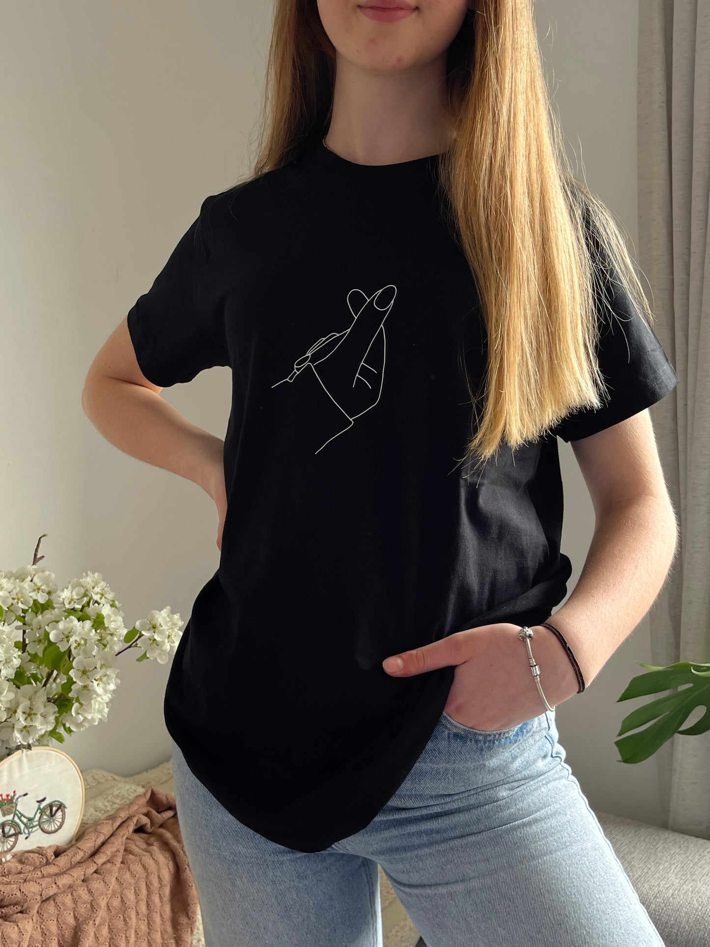 schwarzes T-Shirt "Heart" bedruckt mit kurzem Arm
