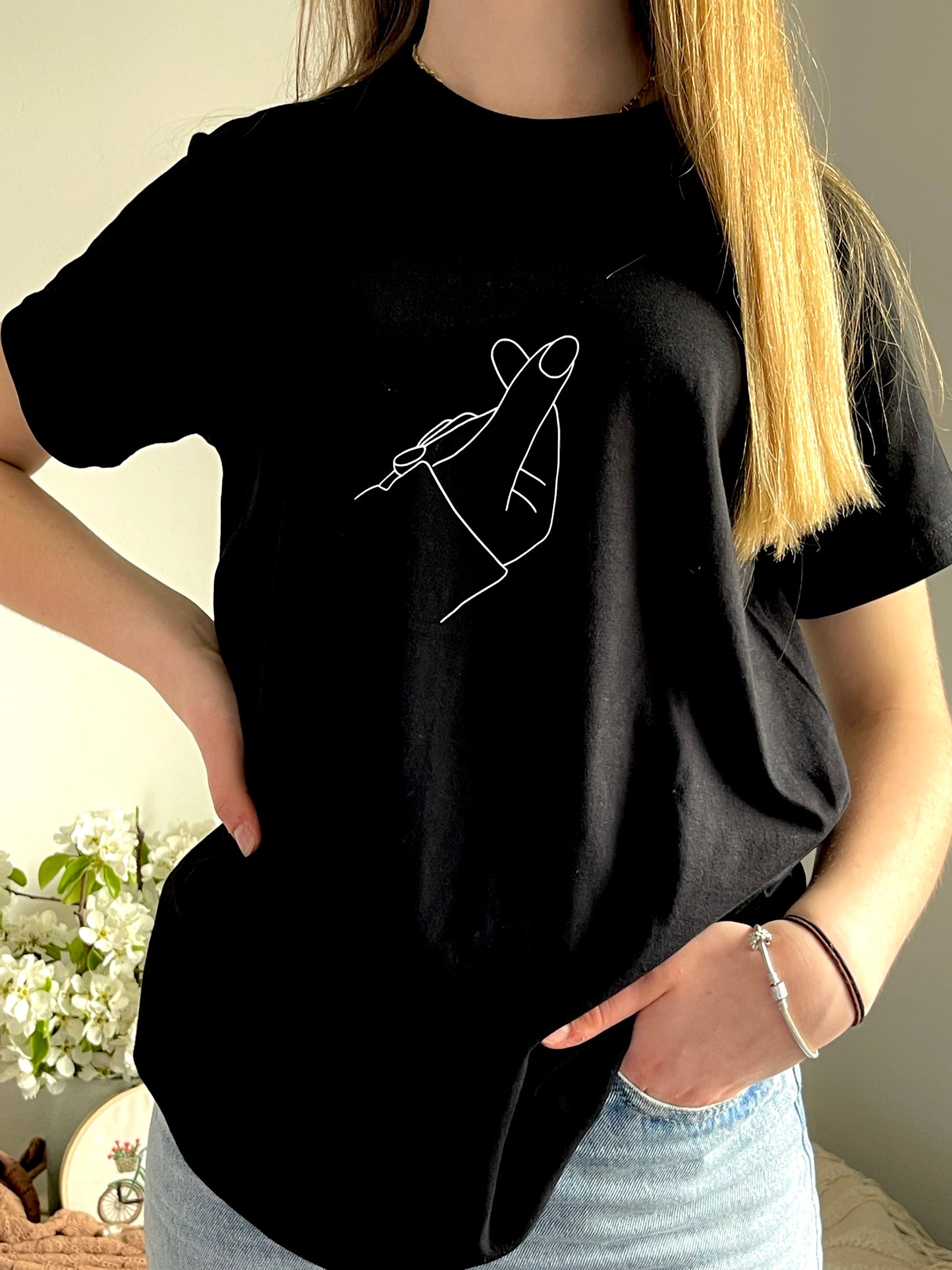schwarzes T-Shirt "Heart" bedruckt mit kurzem Arm