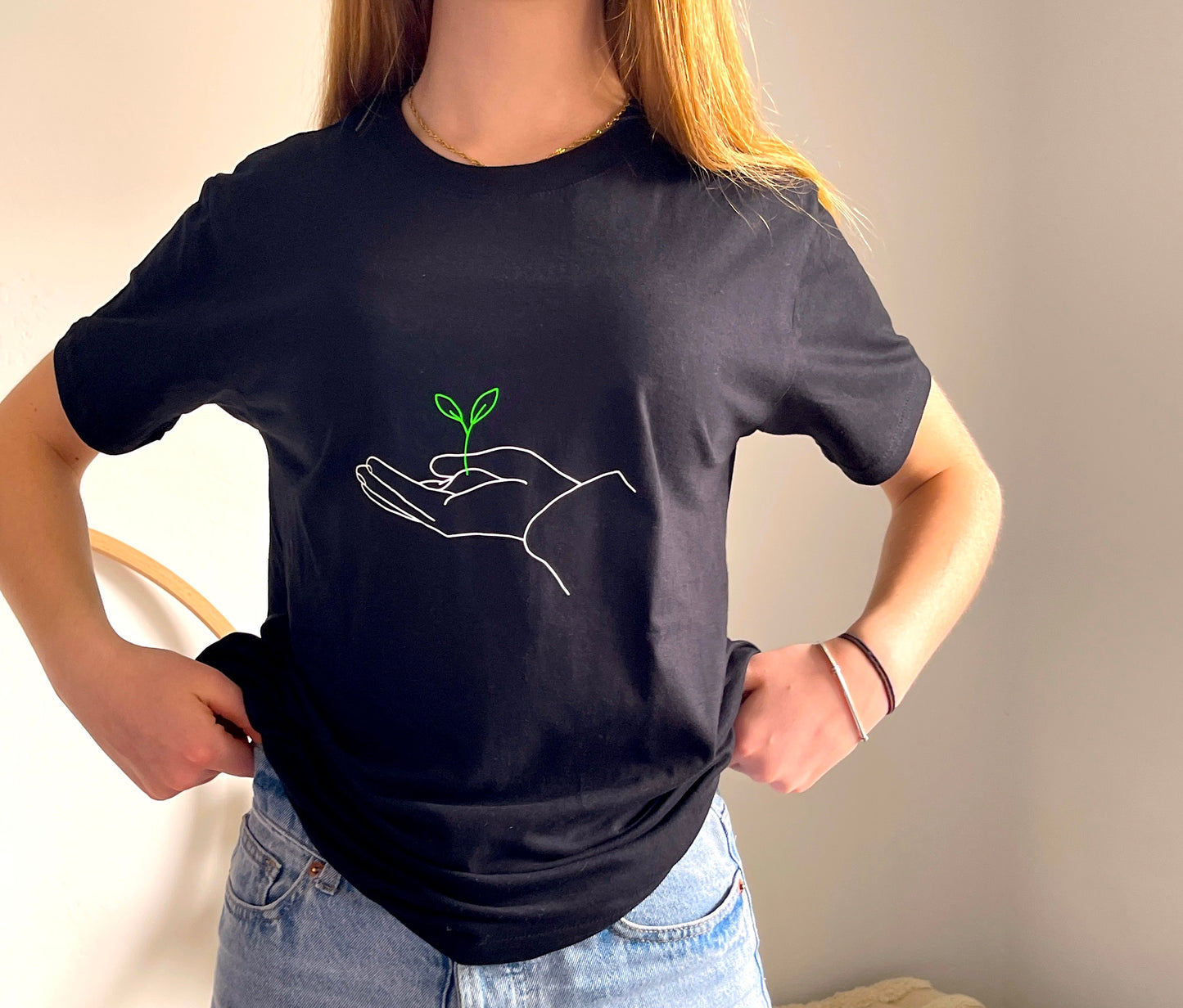 schwarzes T-Shirt bedruckt "Hoffnung" mit kurzem Arm