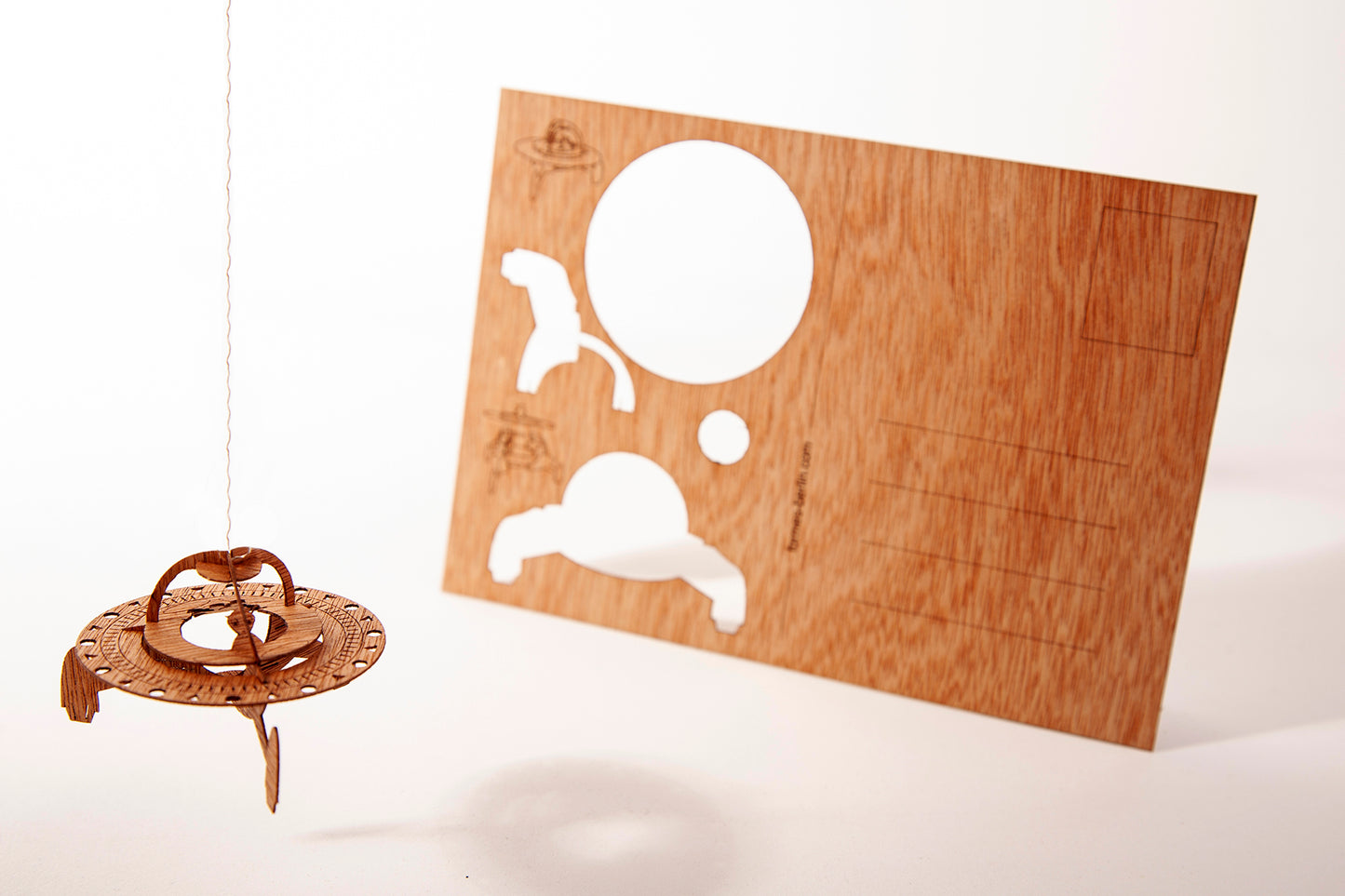 Holzpostkarte UFO mit 3-D-Objekt