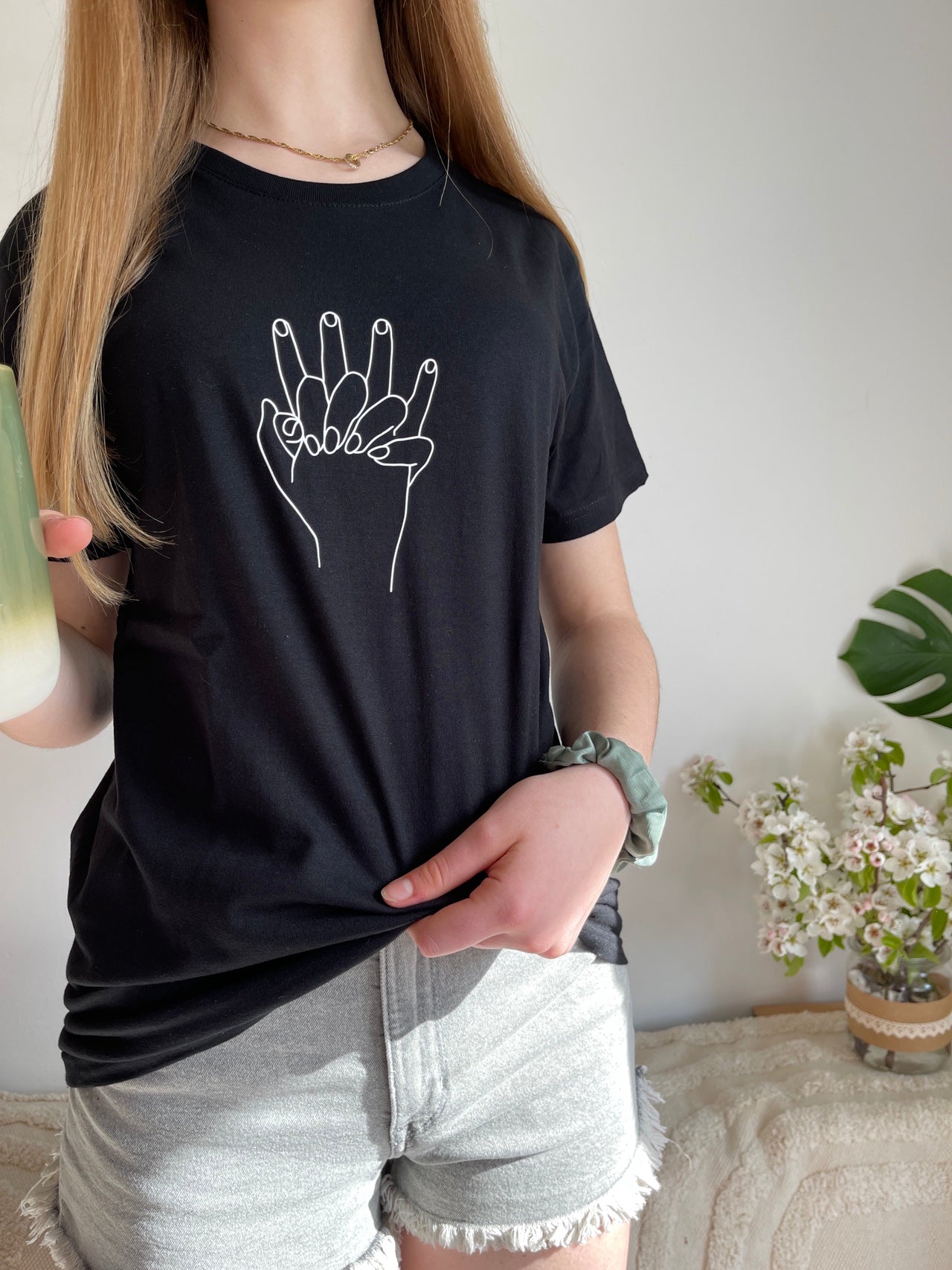 schwarzes T-Shirt "Tiefes Vertrauen" mit kurzem Arm