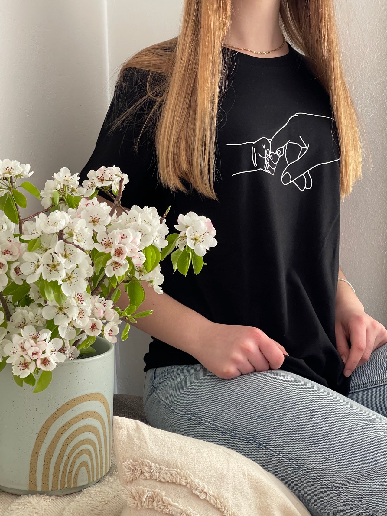 schwarzes T-shirt "Erster Moment" bedruckt mit kurzem Arm