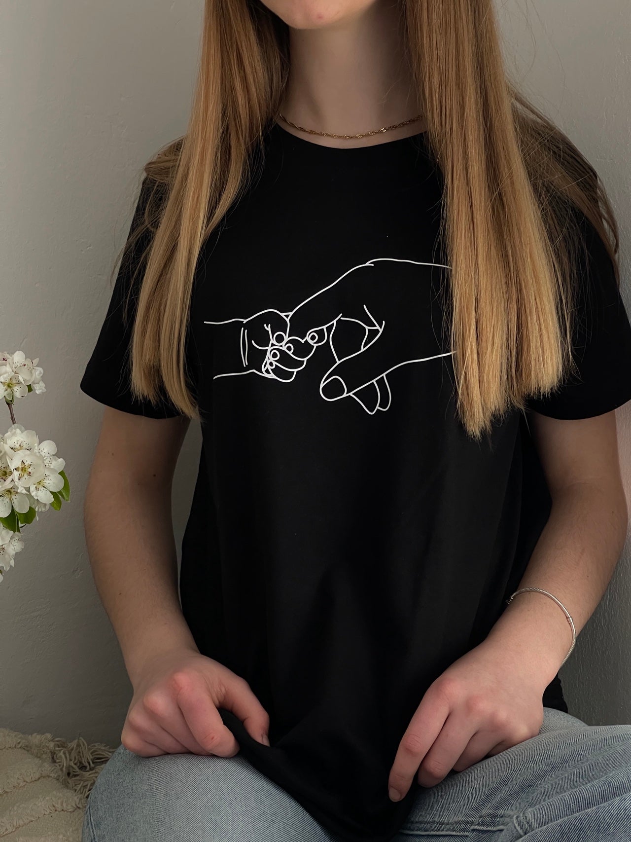 schwarzes T-shirt "Erster Moment" bedruckt mit kurzem Arm