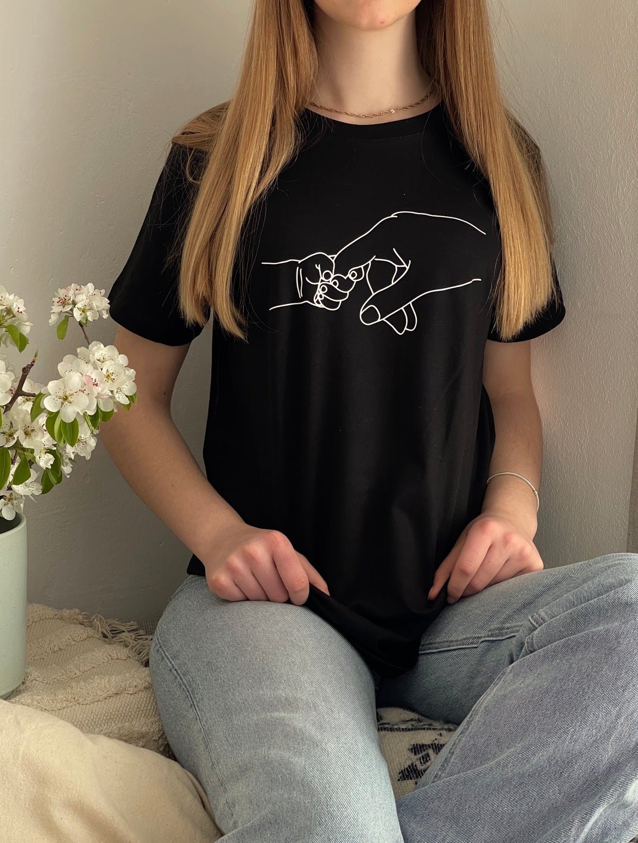 schwarzes T-shirt "Erster Moment" bedruckt mit kurzem Arm