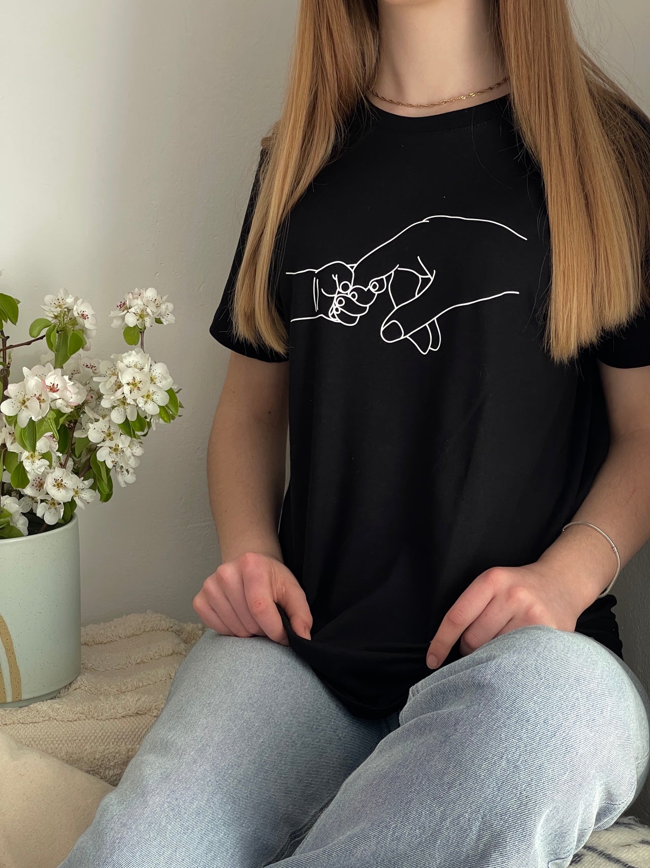 schwarzes T-shirt "Erster Moment" bedruckt mit kurzem Arm