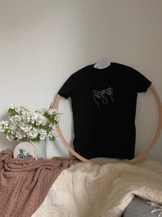 schwarzes T-Shirt "Freundschaft" bedruckt mit kurzem Arm