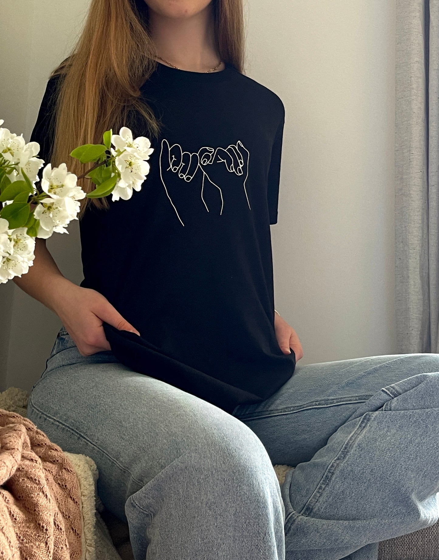 schwarzes T-Shirt "Freundschaft" bedruckt mit kurzem Arm