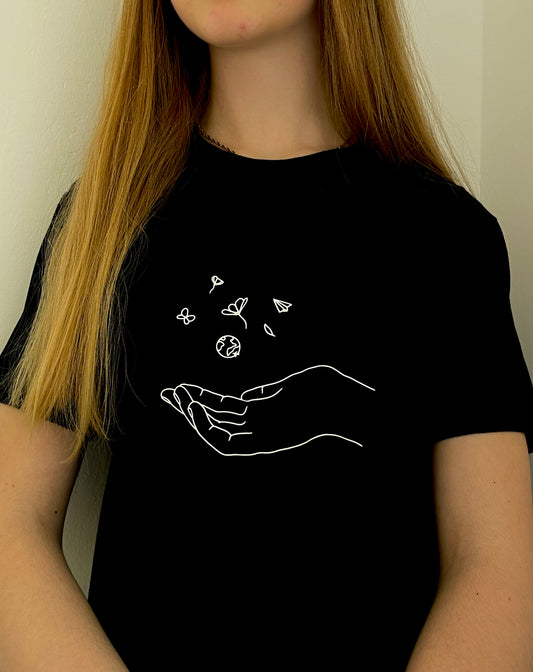 schwarzes T-Shirt "Magic in your hands" bedruckt mit kurzem Arm