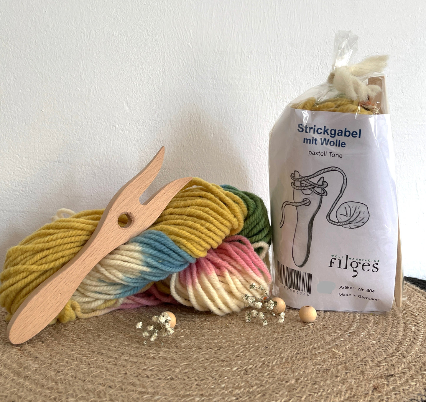 Strickgabel mit hochwertiger Wolle in Pastelltönen